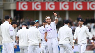New Zealand collapse gives Britain hope in tense second test