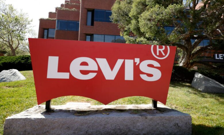 Levi Strauss & Co.  (LEVI) reaffirms outlook for 2022, promotes guidance