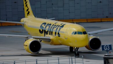 Spirit postpones the shareholder merger vote to continue negotiations with Frontier, JetBlue