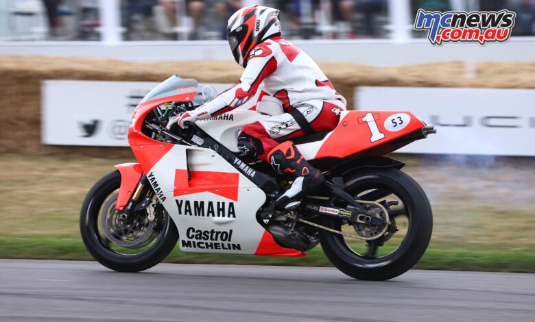 Wayne Rainey rides again!  MotoGP legend on YZR500 at Goodwood