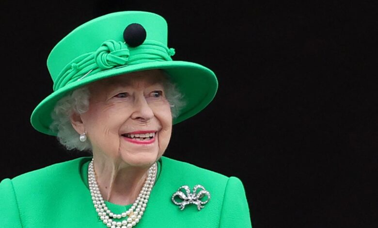Queen Elizabeth ends Platinum Jubilee Celebration with a surprise appearance