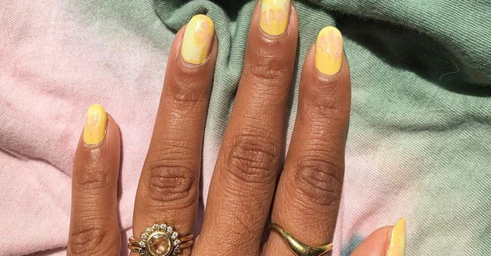 13 Bright Nail Colors Stylish Women Are Wearing Right Now