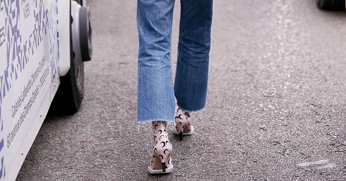 7 rules when wearing cropped flare jeans