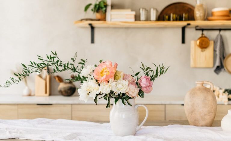 9 tips to decorate vases in unexpected ways