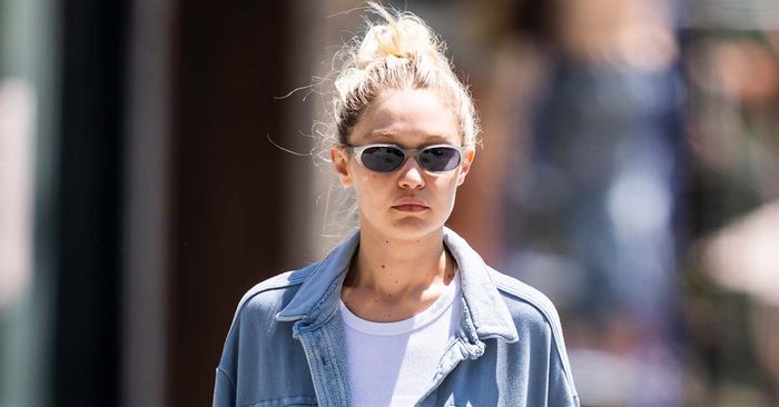 Gigi Hadid wears low-rise pants in the most intimate way
