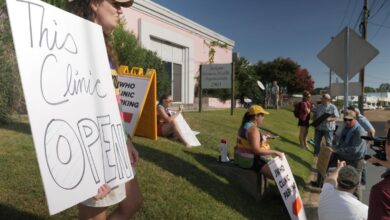 Mississippi's Last Abortion Clinic Faces Wave of Women Rushing To Break The Laws And Biology Deadlines |  US News