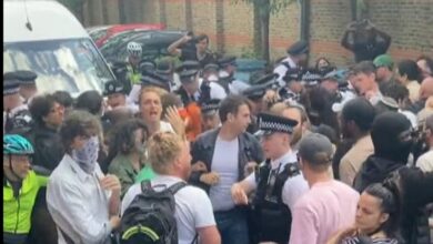 Peckham: Man arrested on immigration charges released after protesters blocked van |  UK News
