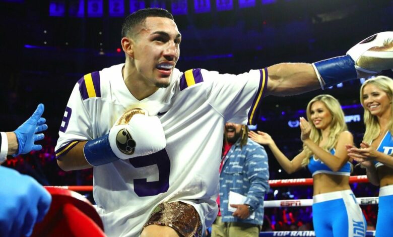 Teofimo Lopez debuts with a weight of 140lbs