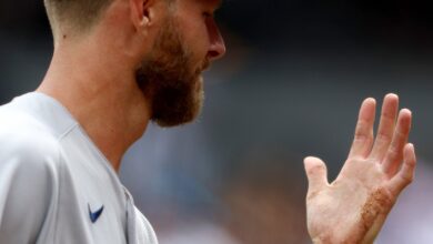 Red Sox loses Chris Sale to broken pinkie