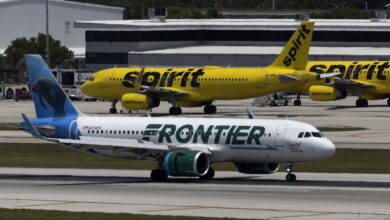Spirit again delays the vote on the Frontier deal to continue negotiating the agreement with the low-cost airline and JetBlue