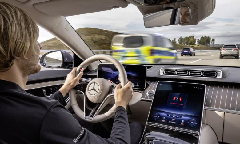 Mercedes-Benz CEO offers a way to develop self-driving cars