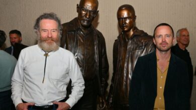 Bryan Cranston and Aaron Paul appeared at the presentation of the 'Breaking Bad' statue in Albuquerque