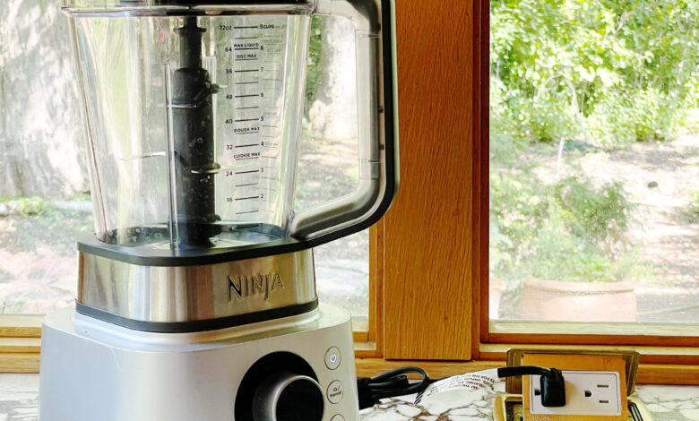 This 2-in-1 blender and food processor is great value for money
