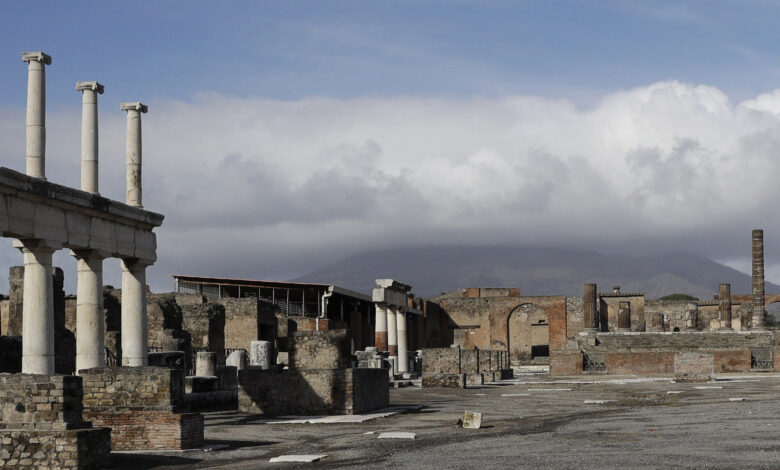 American tourist falls into Vesuvius crater, saved: NPR