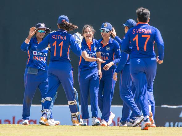 India-W vs Sri Lanka-W 3rd ODI: India get their first wicket as Sri Lanka chases 256