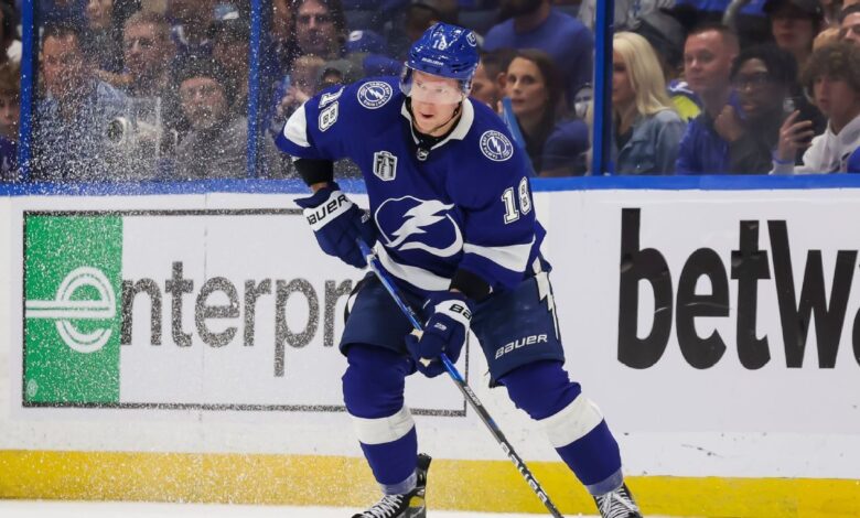 Former Tampa Bay Lightning winger Ondrej Palat agrees to 5-year, $30 million NHL deal with New Jersey Devils