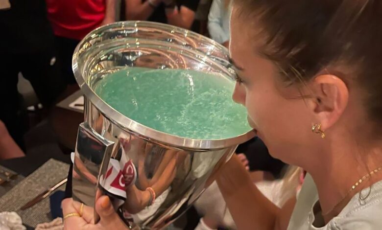 USWNT's Alex Morgan matches '20 margaritas' in CONCACAF W . championship trophy