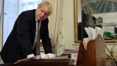23/12/2020. London, United Kingdom. Boris Johnson Brexit Deal.The Prime Minister Boris Johnson in his office in Number 10 speaks to President of the European Commission Ursula von der Leyen with a possible Brexit deal in sight. Picture by Andrew Parsons / No 10 Downing Street
