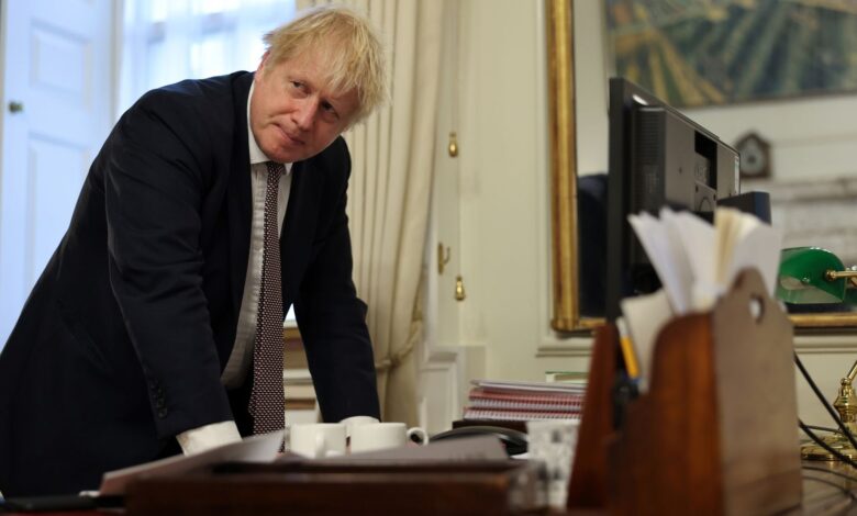 23/12/2020. London, United Kingdom. Boris Johnson Brexit Deal.The Prime Minister Boris Johnson in his office in Number 10 speaks to President of the European Commission Ursula von der Leyen with a possible Brexit deal in sight. Picture by Andrew Parsons / No 10 Downing Street