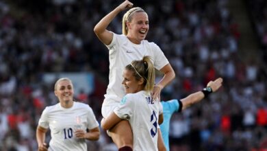Soccer Football - Women's Euro 2022 - Group A - Northern Ireland v England - St Mary's Stadium, Southampton, Britain - July 15, 2022 England's Beth Mead celebrates scoring their second goal with Rachel Daly REUTERS/Dylan Martinez