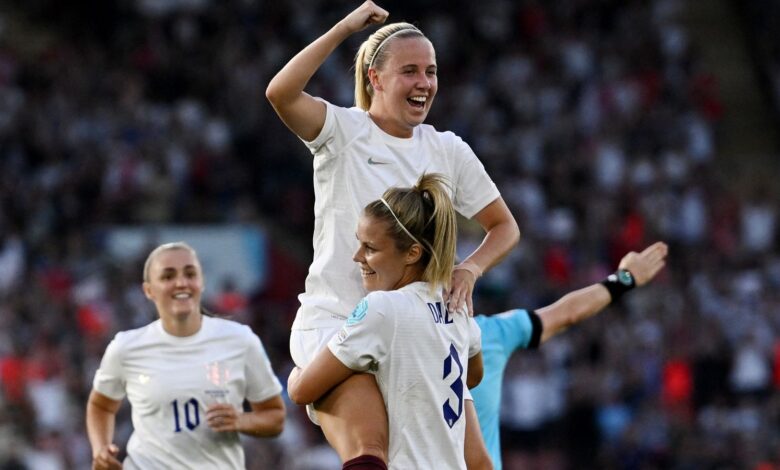 Soccer Football - Women's Euro 2022 - Group A - Northern Ireland v England - St Mary's Stadium, Southampton, Britain - July 15, 2022 England's Beth Mead celebrates scoring their second goal with Rachel Daly REUTERS/Dylan Martinez