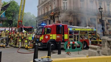 Huge plumes of smoke pour from Trafalgar Square pub as London firefighters tackle 'challenging' blaze |  UK News