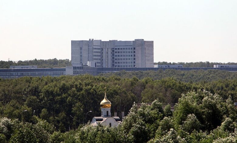 A general view of the Russian Foreign Intelligence Service (SVR) headquarters outside Moscow taken on June 29, 2010. Russia on June 29 demanded an explanation from the United States over the arrests of an alleged spy ring, which struck at a time of rapidly warming ties between Moscow and Washington. The United States said on June 28 it had cracked open a massive alleged spy ring, announcing the arrest of 10 "deep-cover" suspects after unravelling a mission secretly monitored by the FBI for more