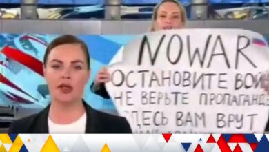 A protestor ran behind a news anchor to demonstrate against the Russian invasion of Ukraine. They said: "Stop the war! No war!", and held a sign which said: "NO WAR. Stop the war. Don't believe propaganda. They are lying to you. Russians against war."
