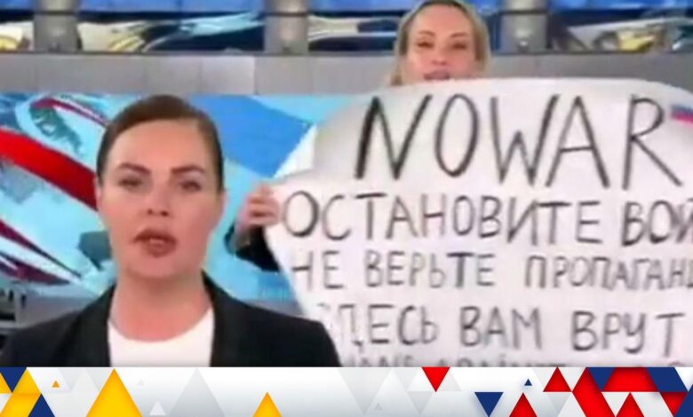 A protestor ran behind a news anchor to demonstrate against the Russian invasion of Ukraine. They said: "Stop the war! No war!", and held a sign which said: "NO WAR. Stop the war. Don't believe propaganda. They are lying to you. Russians against war."
