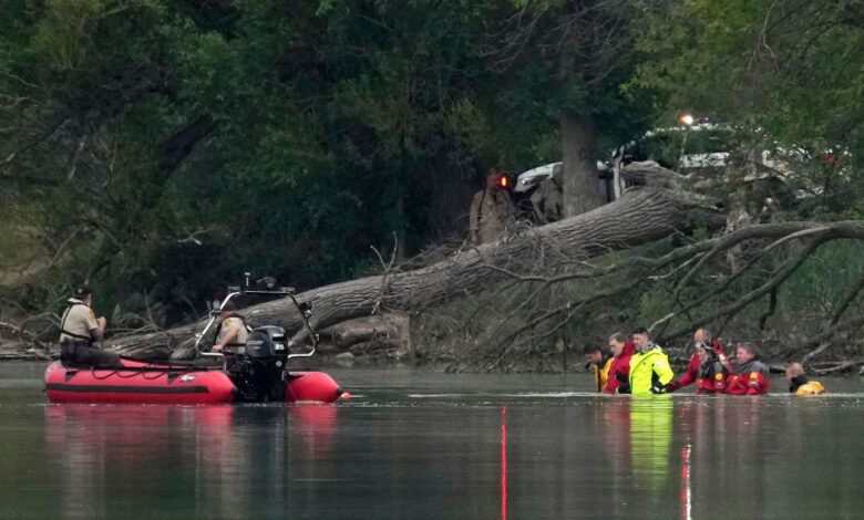 Teams in dry suits and Ramsey County Sheriff's deputies search for the bodies of a mother and her three children at Vadnais Lake, Saturday, July 2, 2022, in Vadnais Heights, Minn. The father of the children died at a different location hours earlier. (Anthony Souffle/Star Tribune via AP)