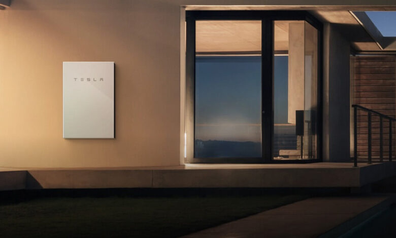 Thousands of people with Tesla Powerwalls will back up the grid in a virtual power plant test
