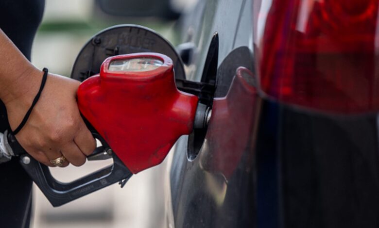 Gasoline prices are falling, but Biden's pump problem isn't going away