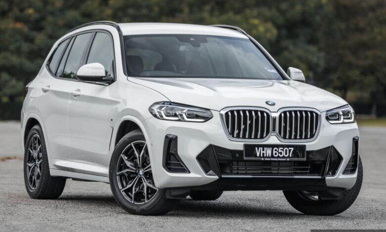 2022 G01 BMW X3 sDrive20i facelift in Malaysia - full showroom;  M Sport exterior, new interior set;  fr RM297k