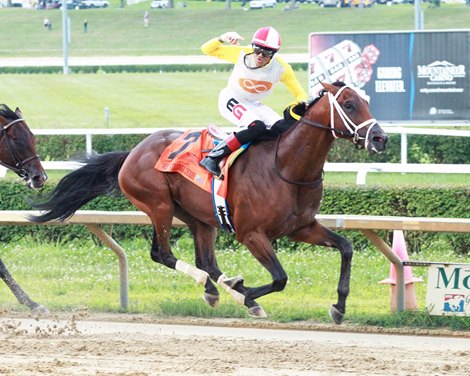 Skippylongstocking Drives Clear at the West Virginia Derby