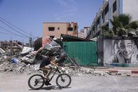 Israel urges humanitarians to continue working in Palestine |