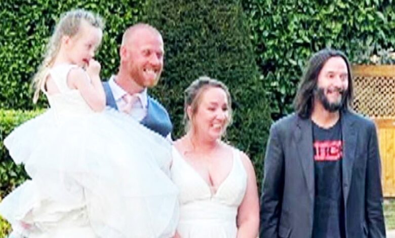 Keanu Reeves disrupts British couple's wedding - See the photos