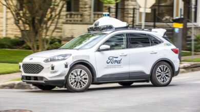 Ford patent application to warn pedestrians, cyclists about self-driving vehicles