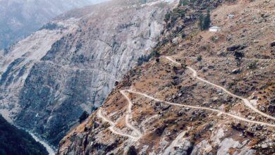 Himalayan Cliffhanger Riding India
