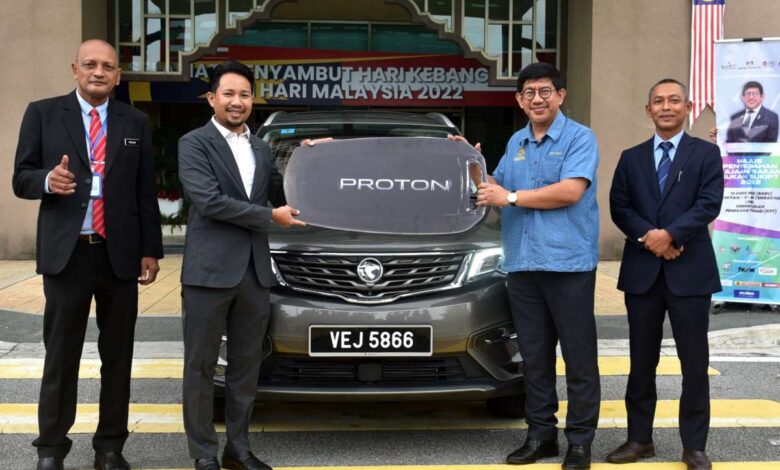 Proton sponsors 10 vehicles for the 2022 SUKIPT Higher Education Game - Perdana, X70, Saga in the team