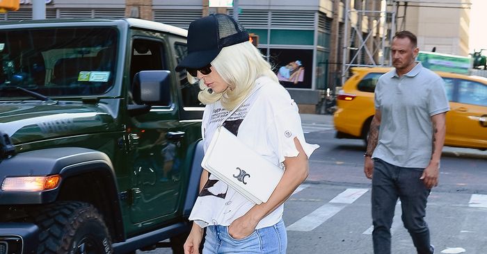 Lady Gaga wore a casual outfit, fitted sneakers