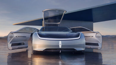 The far-future Lincoln Model L100 Concept EV looks very fancy but separates from the driving feeling
