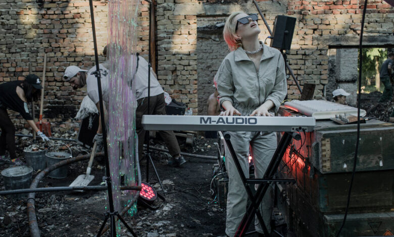 In Ukraine, Ravers clears the rubble (in one beat)
