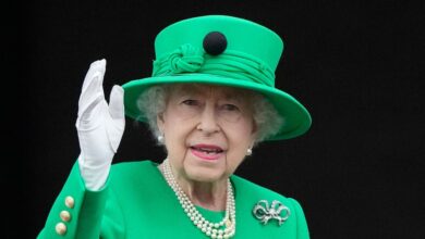Live updates: Queen Elizabeth II under medical supervision