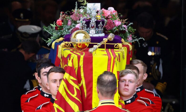 Photos show a nation in mourning as Queen Elizabeth II is laid to rest