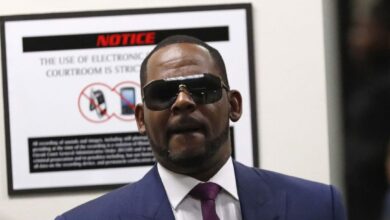 R. Kelly pays $300,000 in compensation to two victims