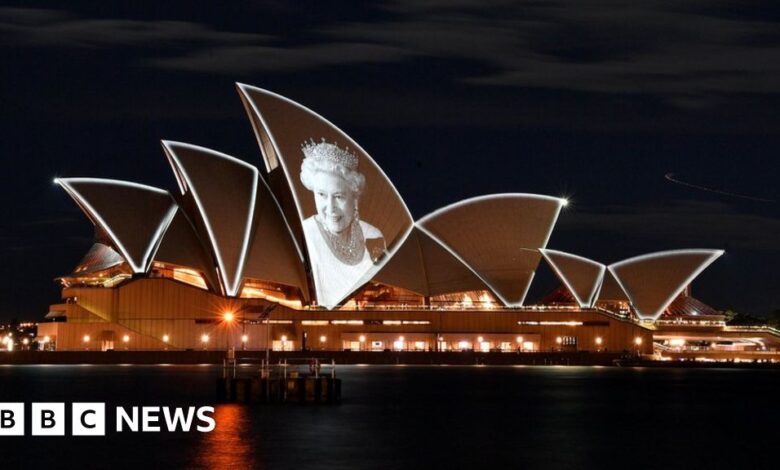 In pictures: Sydney darkens the opera house as the world mourns the Queen's death