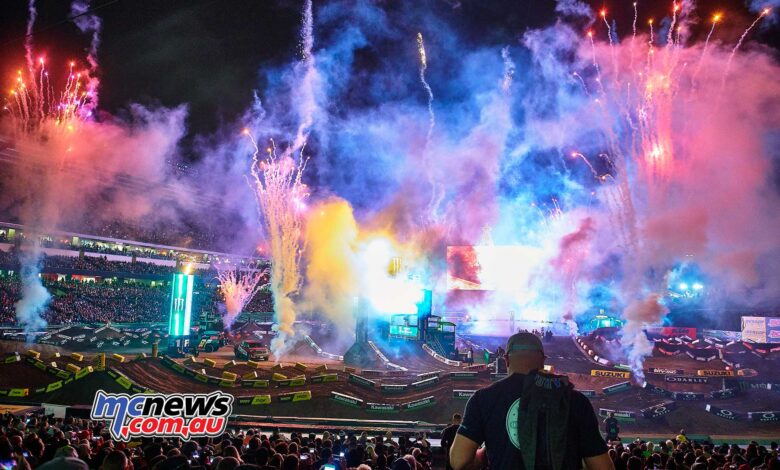 Friction Rival Supercross series starts to burn and everyone is on fire...