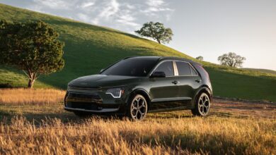 Kia Niro Hybrid 2023 costs $27,785, combined up to 53 mpg