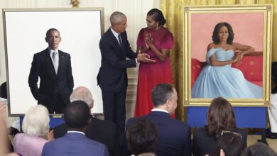 Barack & Michelle Obama return to the White House to reveal their official portraits