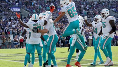 Tua Tagovailoa's six TD game gathers Dolphins from a 21-point deficit